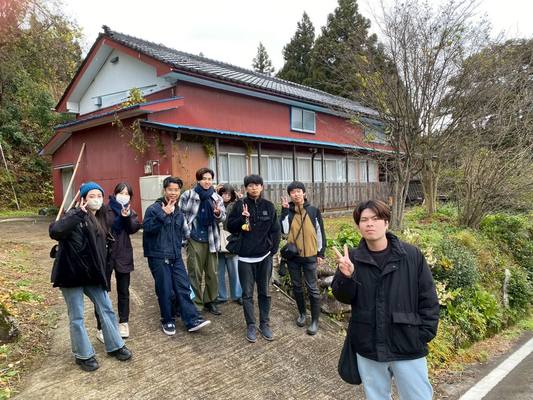 ハピオブの活動の様子：古民家の掃除